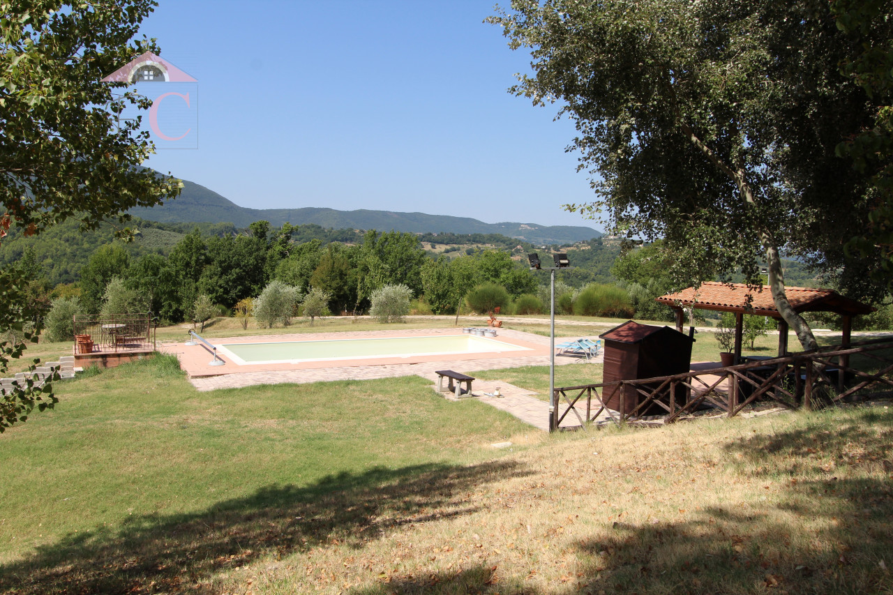 villa moderna con piscina  9.jpg